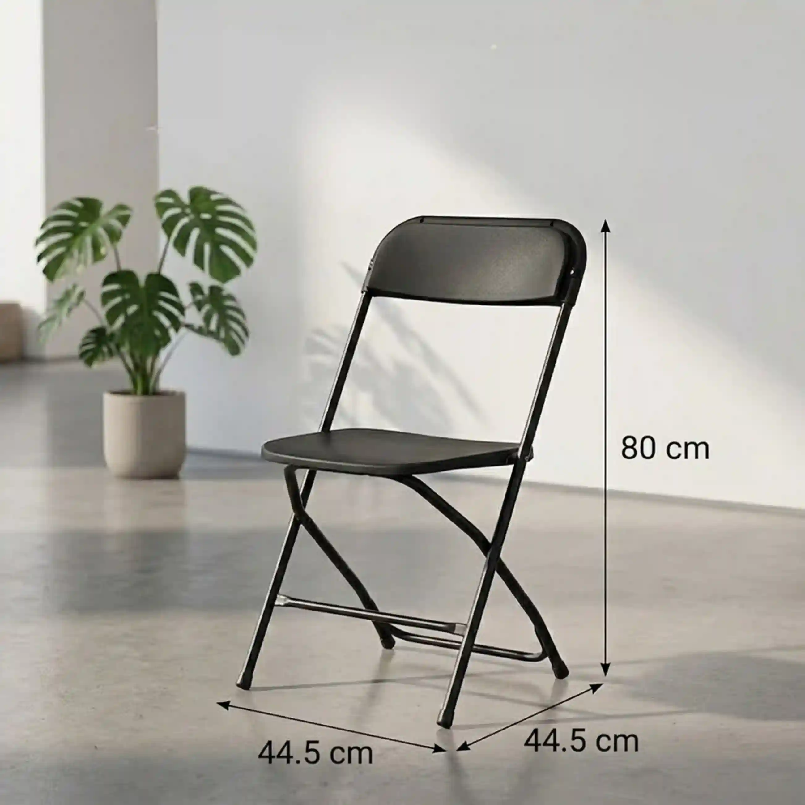 Chaise_pliante_noire_en_métal_robuste_fAryesO.webp