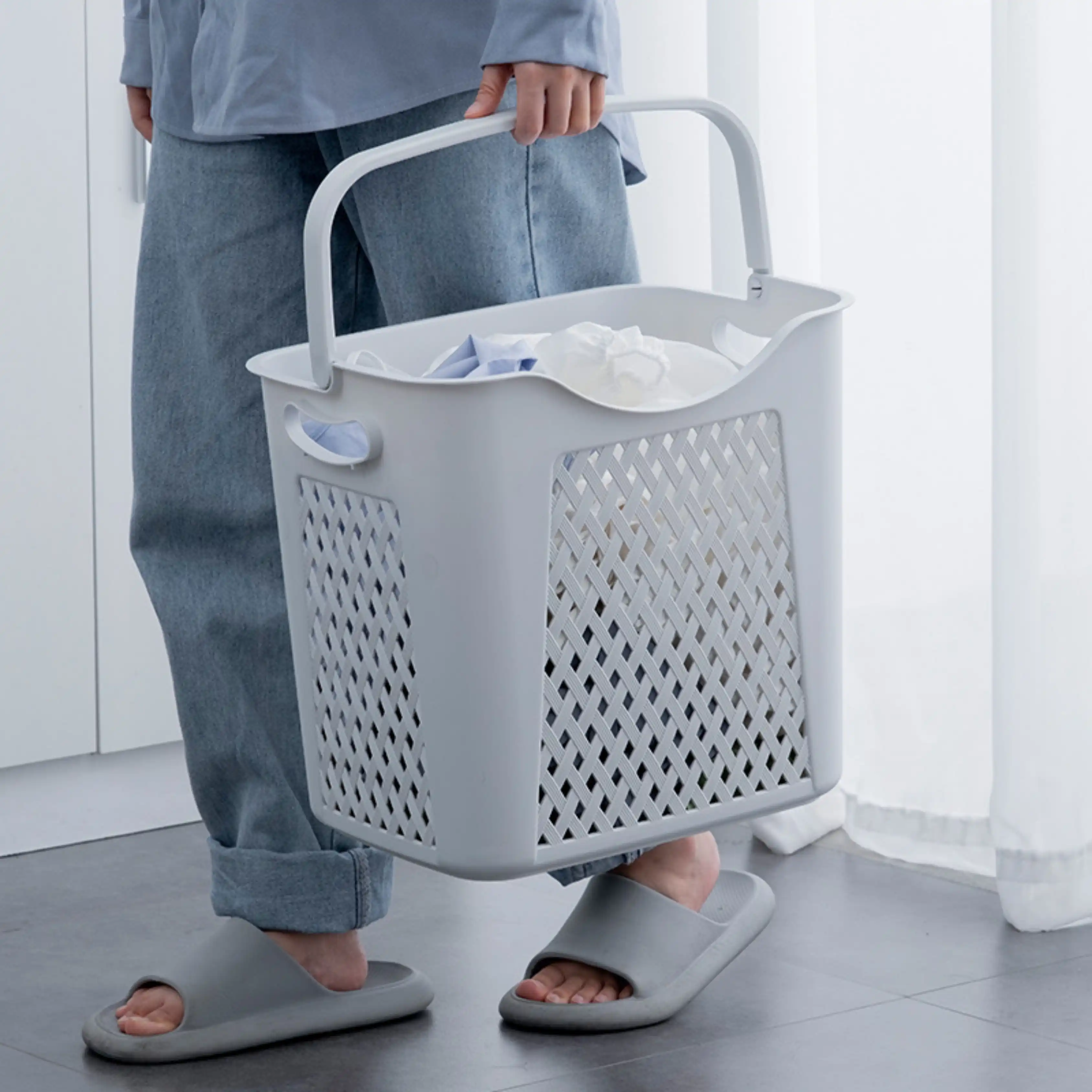 Chariot_rangement_3_niveaux_avec_panier_cyemV6s.webp